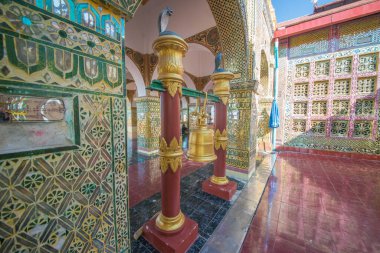 Mandalay, Myanmar. Şehirdeki Sutaungpyei pagoda manzarası.