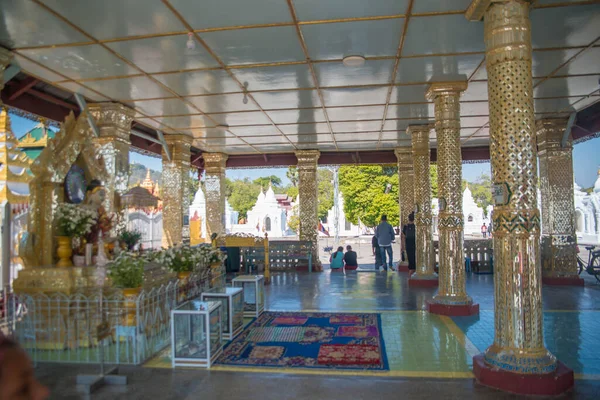 Myanmar Mandalay Une Belle Vue Sur Temple Bouddhiste Ville — Photo