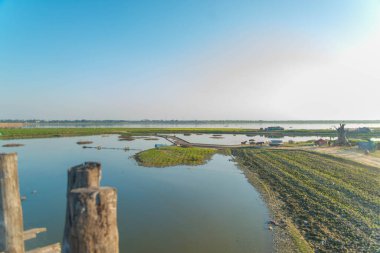 Myanmar. Mandalay. U 'nun Amarapura Köprüsü manzarası