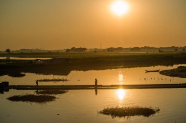 Myanmar. Mandalay. Amarapura Köprüsü