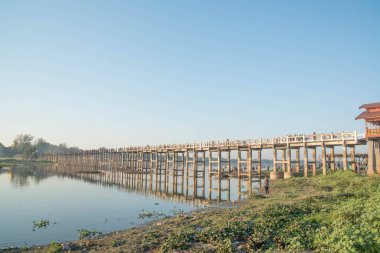 Mandalay, Myanmar. Amarpura 'daki U Bein Köprüsü manzarası.