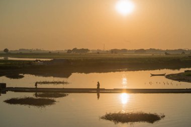 Mandalay, Myanmar. Amarpura 'daki U Bein Köprüsü manzarası.