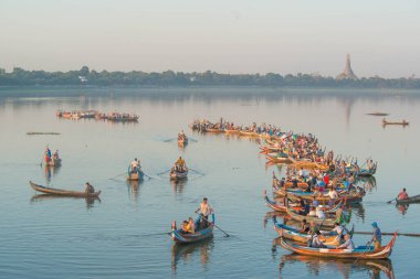 Mandalay, Myanmar. Amarpura 'daki U Bein Köprüsü manzarası.