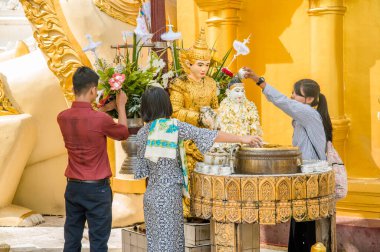 Myanmar. Yangon. Shwedagon Pagoda manzarası.