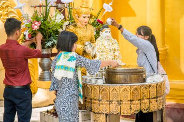 Myanmar. Yangon. Shwedagon Pagoda manzarası.