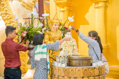 Myanmar. Yangon. Shwedagon Pagoda manzarası.