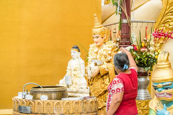 Myanmar. Yangon. Shwedagon Pagoda