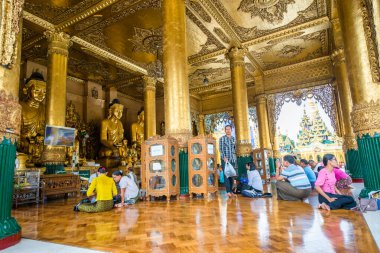 Myanmar. Yangon. Şehirdeki Shwedagon Pagoda.