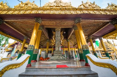 Myanmar. Yangon. Şehirdeki Shwedagon Pagoda.