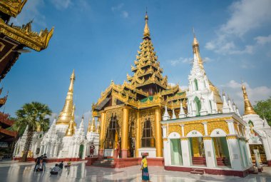 Myanmar. Yangon. Şehirde güzel bir Shwedagon pagoda manzarası var..