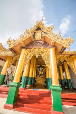 Myanmar. Yangon. Şehirde güzel bir Shwedagon pagoda manzarası var..