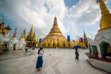 Myanmar. Yangon. Şehirde güzel bir Shwedagon pagoda manzarası var..
