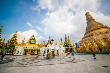 Myanmar. Yangon. Şehirde güzel bir Shwedagon pagoda manzarası var..