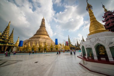 Myanmar. Yangon. Şehirde güzel bir Shwedagon pagoda manzarası var..