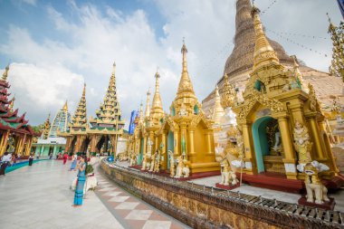 Myanmar. Yangon. Şehirdeki Shwedagon Pagoda manzarası.