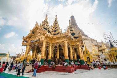 Myanmar. Yangon. Şehirdeki Shwedagon Pagoda manzarası.