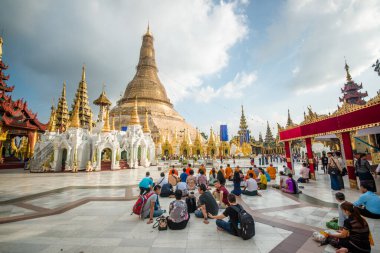 Myanmar. Yangon. Shwedagon Pagoda 'nın güzel bir manzarası.