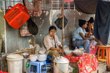 Myanmar. Yangon. Myanmar insanlarının güzel bir manzarası.