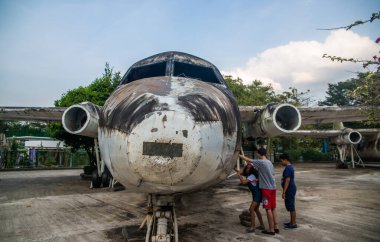 Myanmar. Yangon. Şehirdeki güzel bir park manzarası..