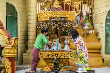Myanmar. Yangon. Sule Pagoda