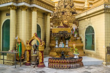 Myanmar. Yangon. Sule Pagoda