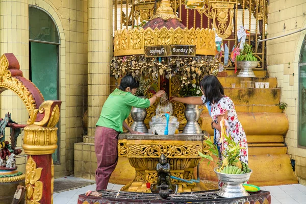 Myanmar. Yangon. Sule Pagoda