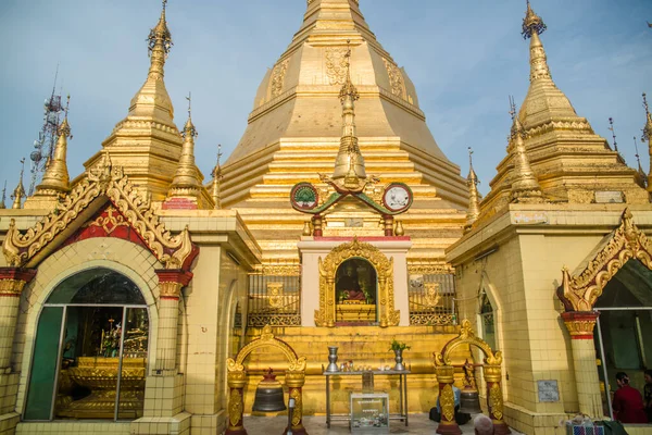Янма Янгон Сула Пагода — стокове фото