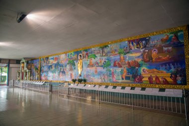 Myanmar. Yangon. Şehirdeki Chaukhtatgyi Buda Tapınağı 'nın güzel bir manzarası..