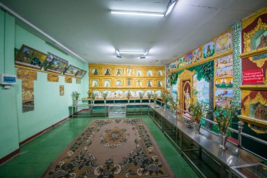 Myanmar. Yangon. Şehirdeki Chaukhtatgyi Buda Tapınağı 'nın güzel bir manzarası..