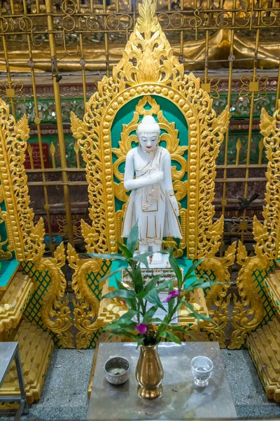 Myanmar Yangón Una Hermosa Vista Del Templo Chaukhtatgyi Buddha Ciudad — Foto de Stock