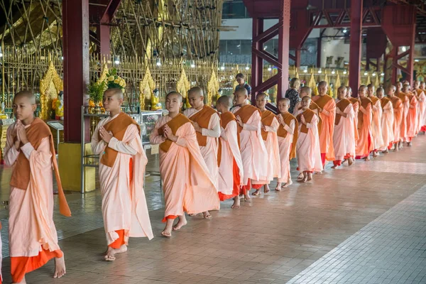 Myanmar Yangon Şehirdeki Chaukhtatgyi Buda Tapınağı Nın Güzel Bir Manzarası — Stok fotoğraf