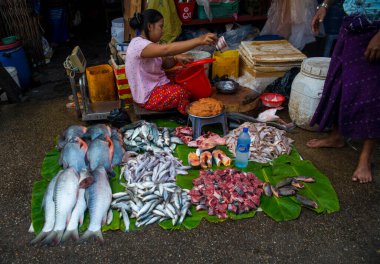 Myanmar. Yangon. Şehirdeki Sokak Pazarı manzarası.