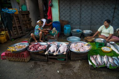 Myanmar. Yangon. Şehirdeki Sokak Pazarı manzarası.
