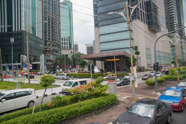 マレーシアのクアラルンプール ホップオンホップオフバスと都市ツアーの建物の美しい景色 — ストック写真