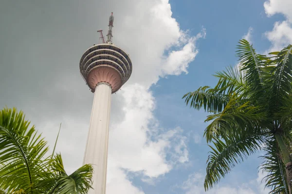 Tour Avec Ciel Nuageux Arrière Plan Malaisie — Photo