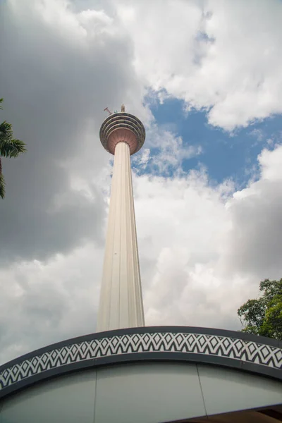 Башня Облачным Небом Фоне Малайзия — стоковое фото