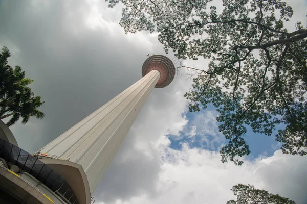 Torre Con Cielo Nublado Fondo Malasia —  Fotos de Stock