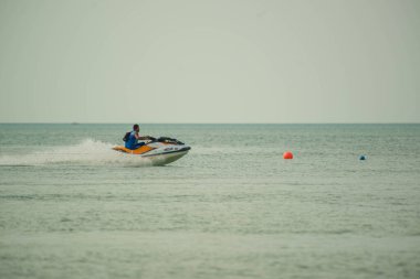 Malezya. Langkawi. Pantai Cenang Sahili 'nde Jet Ski manzarası.