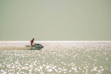 Malezya. Langkawi. Pantai Cenang Sahili 'nde Jet Ski manzarası.
