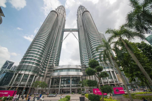 Nízký Úhel Pohledu Petronas Towers Malajsie — Stock fotografie