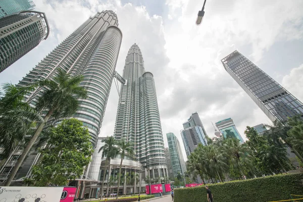Nízký Úhel Pohledu Petronas Towers Malajsie — Stock fotografie