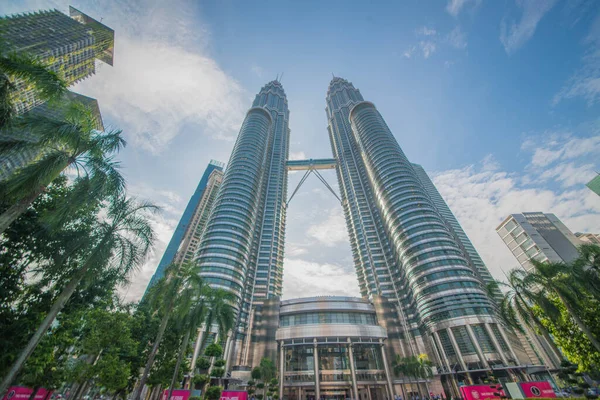 Nízký Úhel Pohledu Petronas Towers Malajsie — Stock fotografie