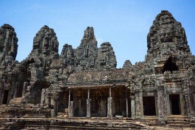 Kamboçya. Siem Reap. Angkor Wat kompleksindeki Bayon tapınağı..