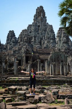 Kamboçya. Siem Reap. Angkor Wat kompleksindeki Bayon tapınağının manzarası..