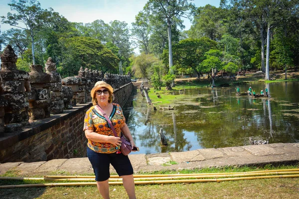 Kambodja Siem Reap Turister Angkor Thom Gate Angkor Wat Ruiner — Stockfoto