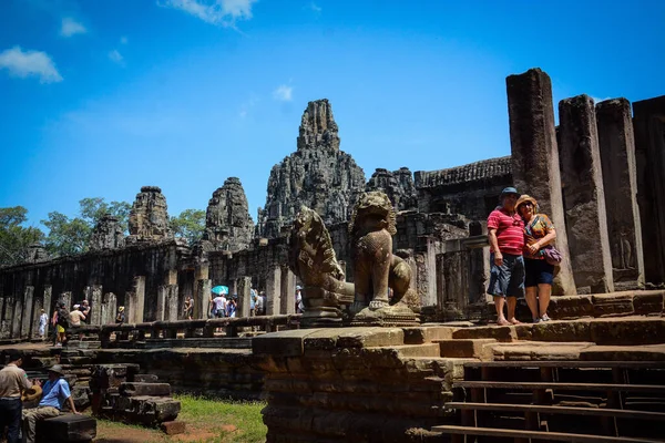 Kambodża Żniwiarz Siem Turyści Świątyni Bayon Kompleksie Angkor Wat — Zdjęcie stockowe