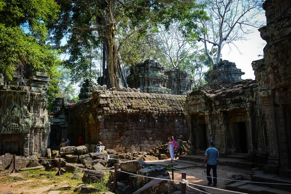 Camboya Siem Reap Una Hermosa Vista Los Turistas Templo Prhom — Foto de Stock