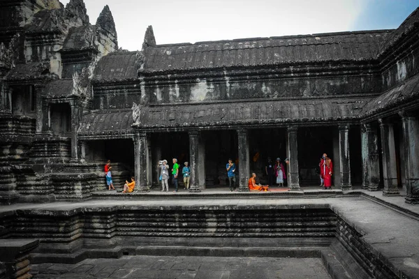 Cambodja Siem Reap Monniken Toeristen Angkor Wat Tempel — Stockfoto