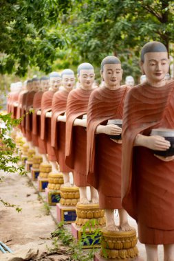 Kamboçya. Siem Reap. Şehirdeki güzel bir Budist tapınağı manzarası..