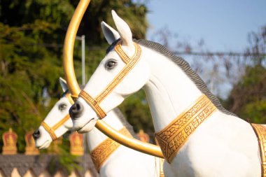 Kamboçya. Siem Reap. Şehirdeki güzel bir Budist tapınağı manzarası..